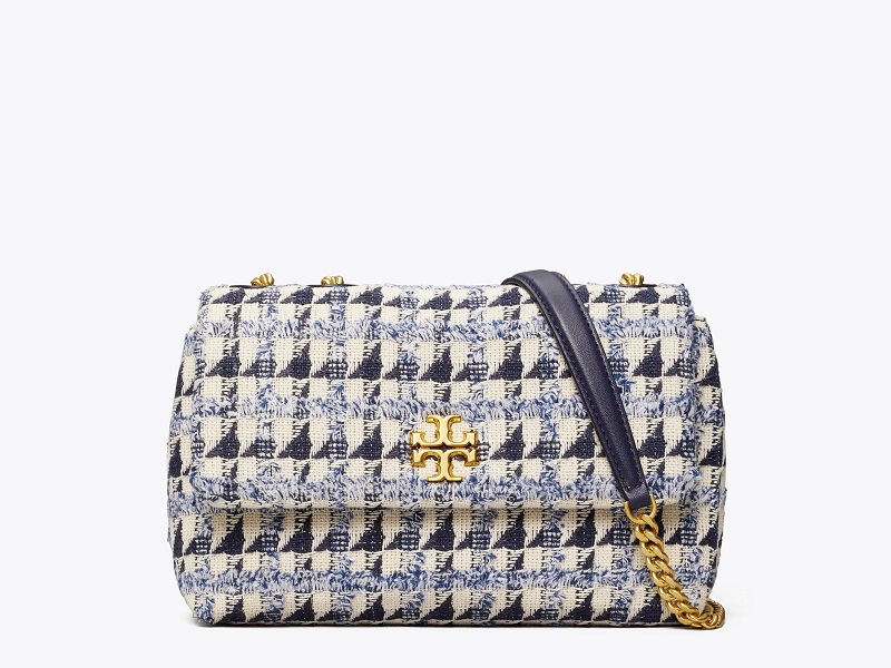 Tory Burch on Instagram: @catchmeeksifyoucan styles the Small Kira Woven  Convertible Shoulder Bag. #ToryBurchResort23 #ToryBurchBags #ToryBurch