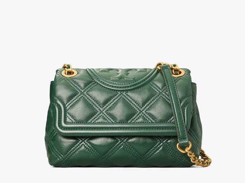 Tory Burch - @linhniller carrying the Juliette in Boxwood More on