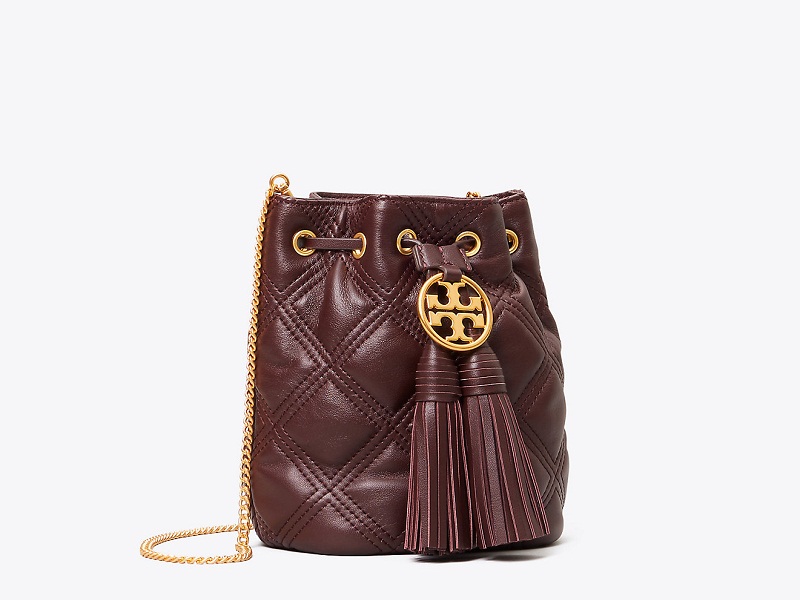 Tory burch chelsea quilted best sale drawstring bag